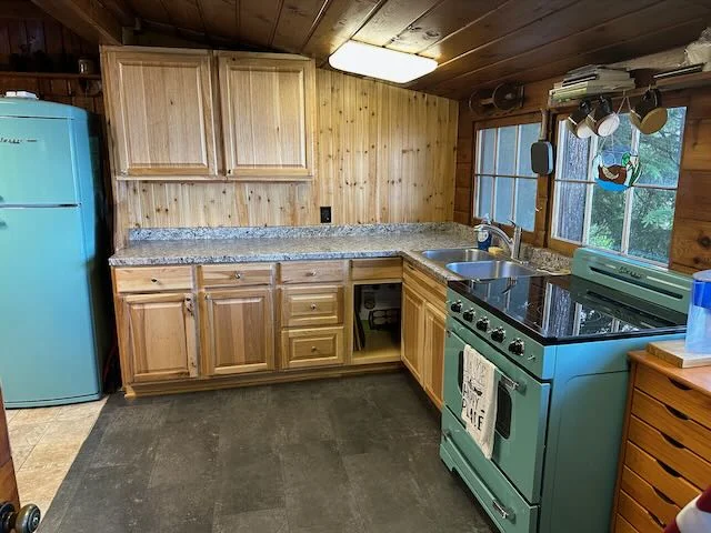 Cabin kitchen counters, sink and retro appliances